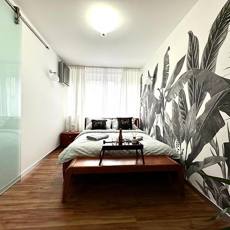 Laciarska Apartment ~ 200M Main Square ~ Self Check-In 20H Wroclaw Exterior photo