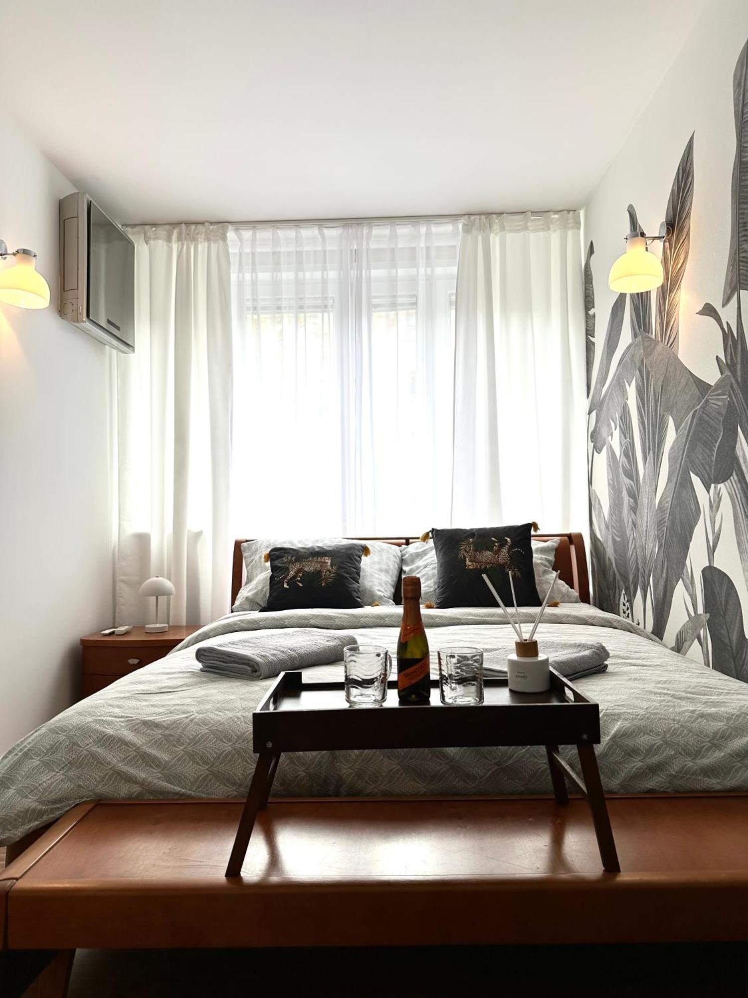 Laciarska Apartment ~ 200M Main Square ~ Self Check-In 20H Wroclaw Exterior photo